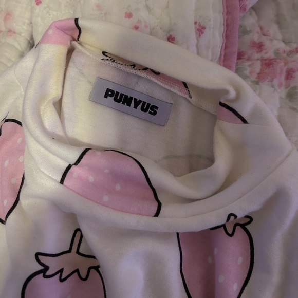 PUNYUS strawberry print crop top - Picture 3 of 5